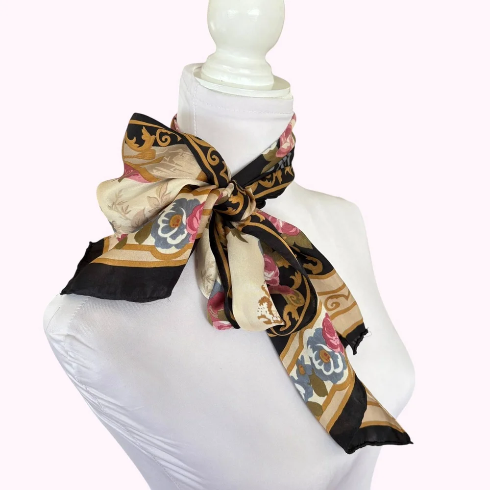 Vintage 80s Cream Floral Rose Bouquet Scarf